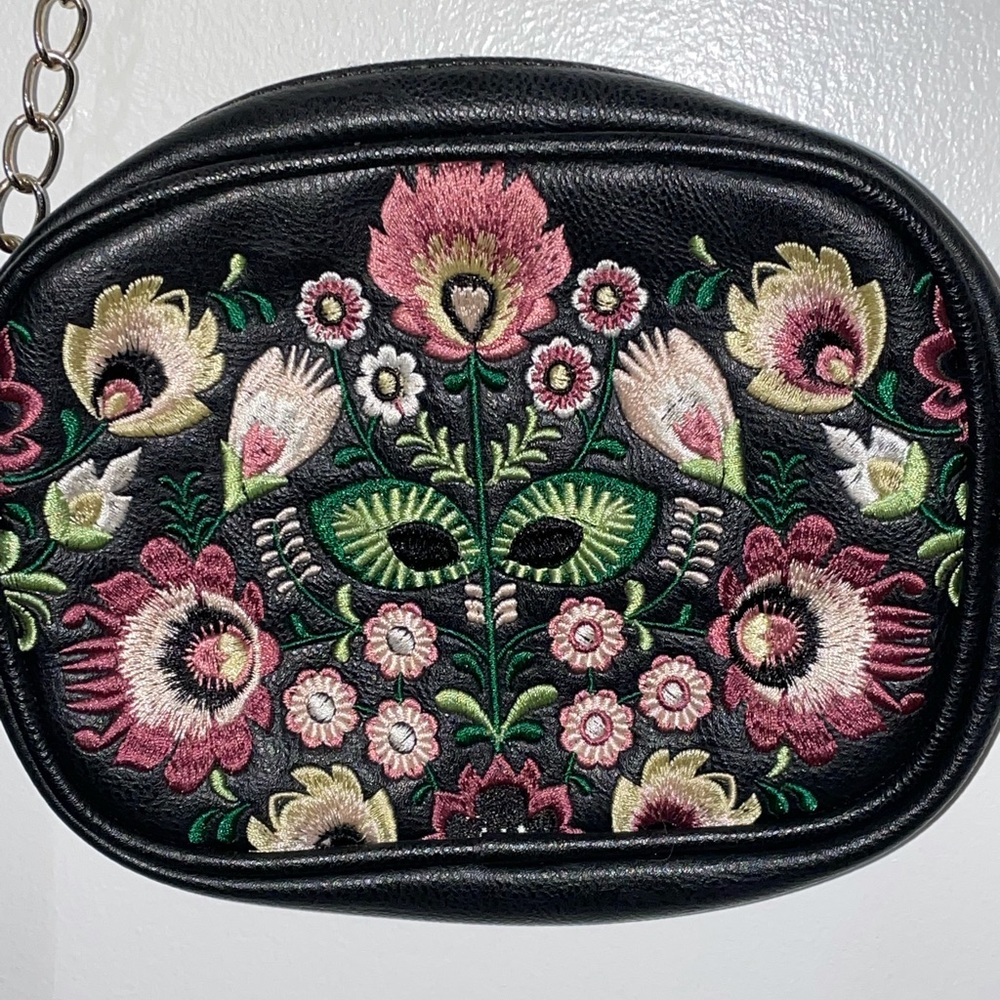 Vintage Embroidered Crossbody Bag - Picture 2 of 5